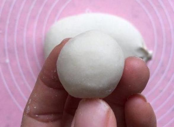  「花卷」怎么才能做出软绵的花卷，一招教会你，只要掌握这个技巧