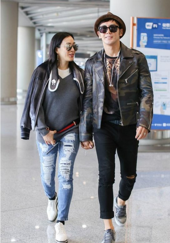 钟丽缇又放飞了，穿非主流破洞裤晒粗腿，网友:张伦硕给她带歪了