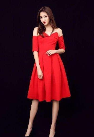 关晓彤胖出新高度！20岁的年龄32的脸，网友：她的花期也太短了吧