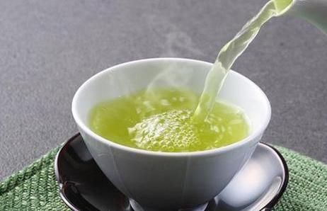  「皮肤」皮肤暗黄的女人，喝牛奶能美白吗？三样美白食物别错过