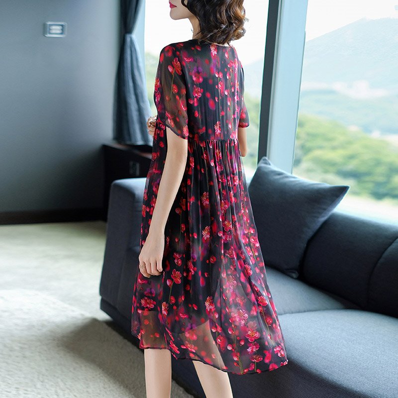 难怪都穿素雅裙，的确很好看，7080后穿不俗不媚显高贵