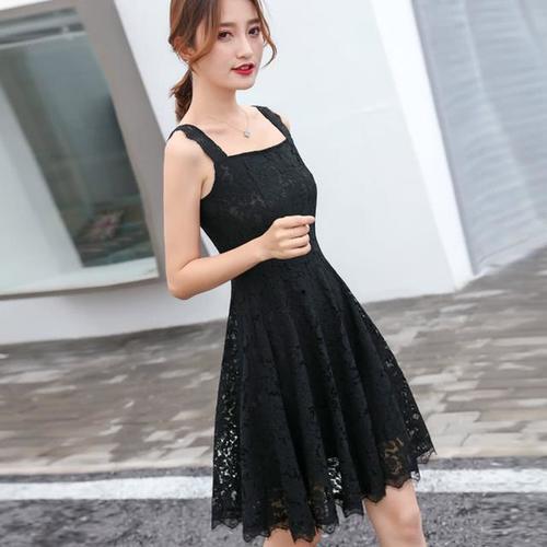 大热天老穿棉麻衫就土了,试试看这小黑裙,一件上身不高级都难