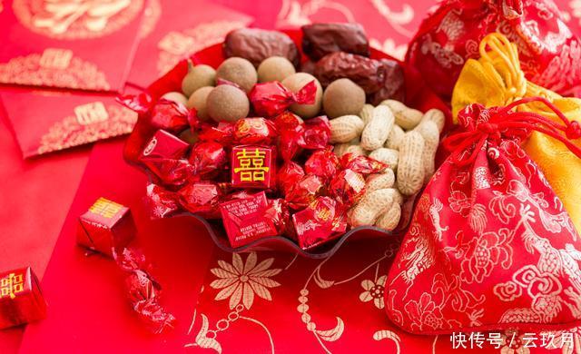 老板结婚我随礼1000,老板娘回了一包喜糖,回去