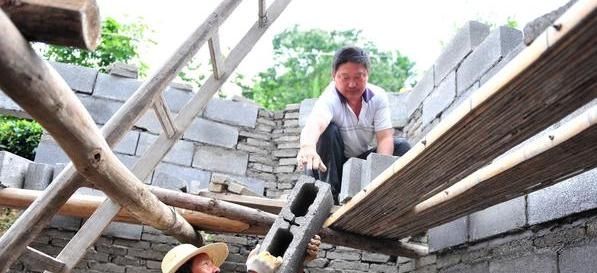  #围墙#农村盖房子，做哪种围墙比较好？听内行人说完，不再纠结