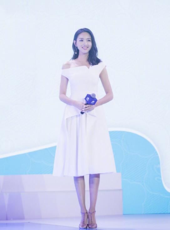 张梓琳腿长到逆天，小腿竟是上身的2倍长，简直不给其他人活路!