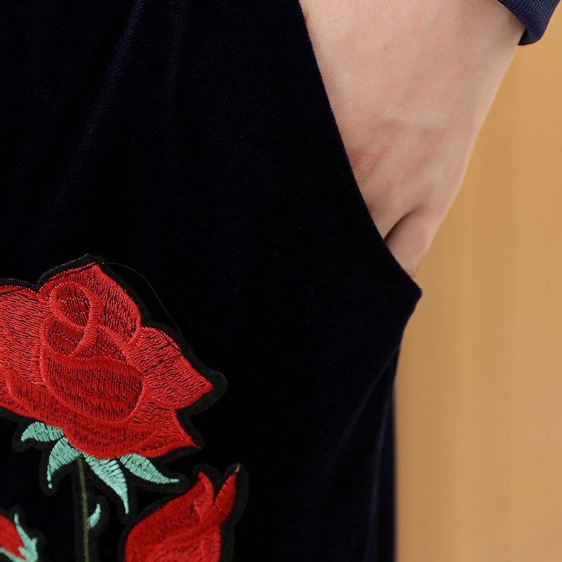 昼夜温差大，6070女人别穿裙子!穿这妈妈套装，保暖还显美嫩