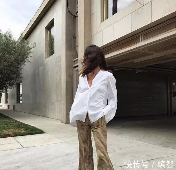  白鞋■小白鞋已经过时了，明星都爱上这双“春夏鞋”，搭裙子裤子都好看