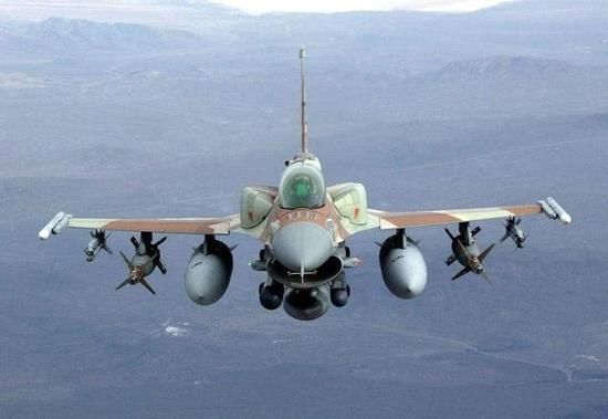 我歼16堪称国产战机新一代炸弹卡车 带弹利器