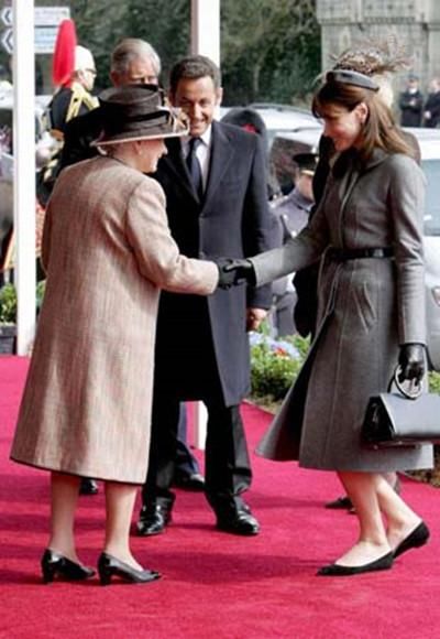 各国第一夫人穿平底鞋:梅拉尼娅登长城被赞，图四她为了迁就丈夫