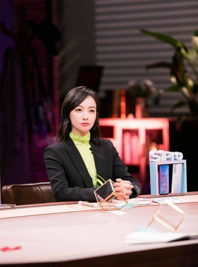 『时髦』普通女孩穿好荧光色的5个小技巧，学会了时髦感UP