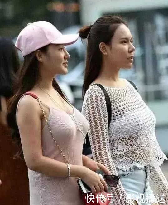 街拍:海纳百川,有容乃大。小姐姐诠释的非常到位!