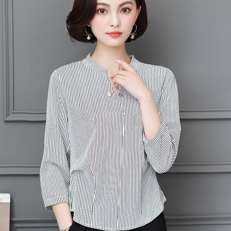 身材丰满的女人真敢穿，初秋“贼撩人”紧身打底衫，做性感小女人