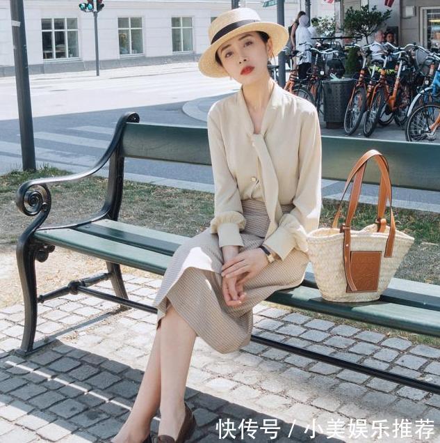  『不妨』奔四的女人甩掉“大妈感”，不妨学学下面女人这样穿，年轻似姐姐！