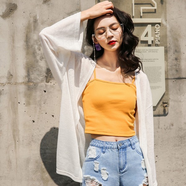 路人街拍,小姐姐身材丰盈动人,很是靓丽性感