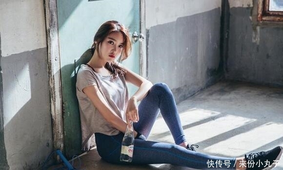  『美女』紧身打底裤将美女玲珑有致的身材完美的呈现，突显出优美魅力！