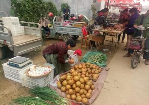  回家的人：农村“年味变淡”后，如今又出现了一个现象，集市越