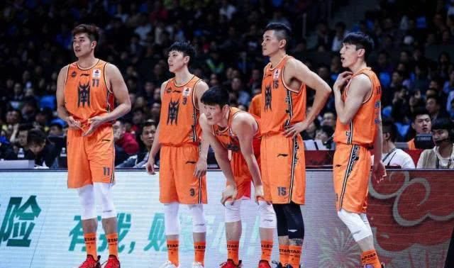 郭艾伦cba全明星球鞋