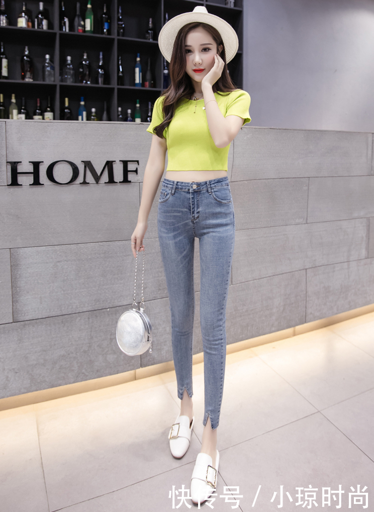 牛仔裤的修身设计，既百搭又显瘦，气场十足更有魅力