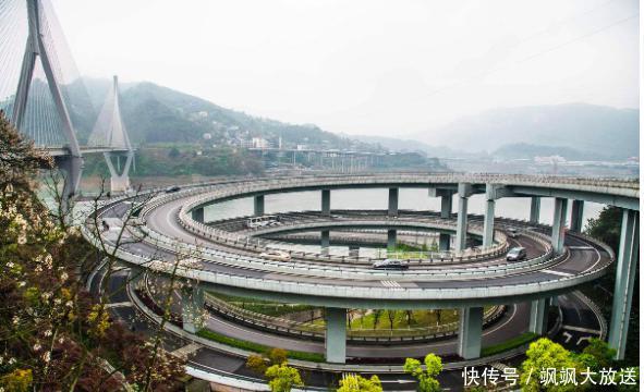 最让重庆“头疼”的两主城区，为何一直发展不好，懂的人来说一下