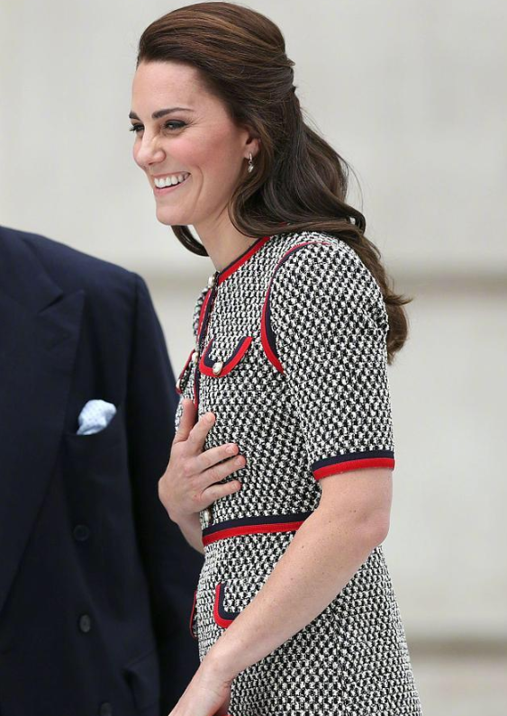 杨幂和凯特王妃撞衫就输惨了？那是你没见过沈梦辰和邓文迪撞衫