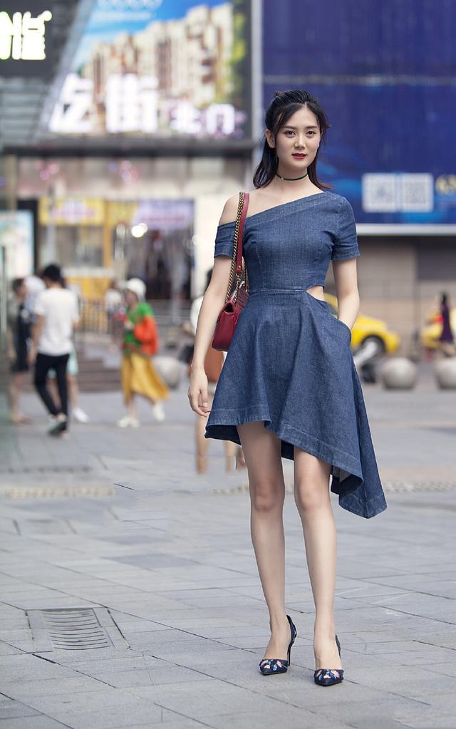 街拍：美女们穿出了成熟的韵味，让人陶醉