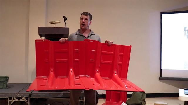 老外发明挡水“神器”1小时可装200米，比传统沙袋快