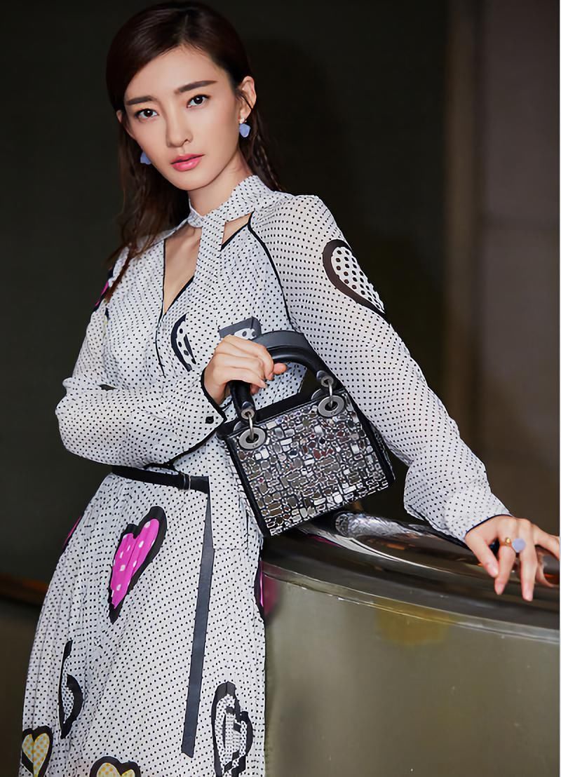 林更新与王丽坤多次“情侣装”撞衫，素颜女神真的要名花有主了?