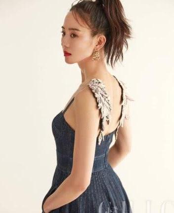 30岁赵丽颖撞衫35岁张钧甯，女孩和女人的气质差距一目了然