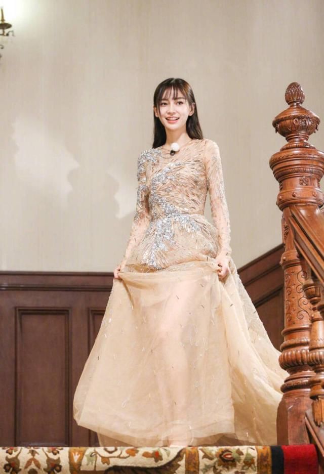 杨颖太有气质了,她这么穿礼服,就一感觉,颜值高咋穿都好看