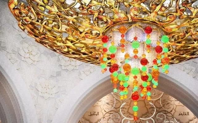 世界上最奢华的清真寺，用了46吨黄金，总造价超过380亿！