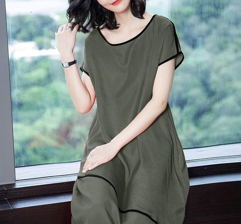 三伏天别穿旗袍了！试试今年流行的“铜氨丝裙”，高贵减龄还不贵