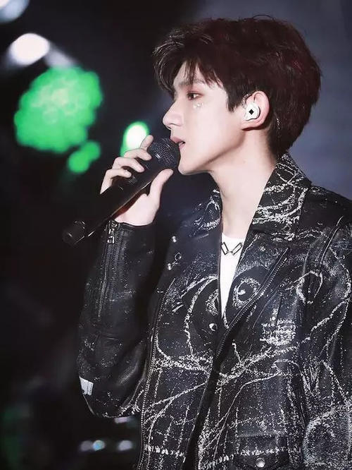 坤音四子“过敏脸”出道妆，这画风是致敬98年的王菲吗？