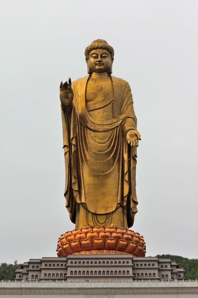 12亿重金打造世界最大佛像，许愿灵验却少有人造访，游客：拜不起