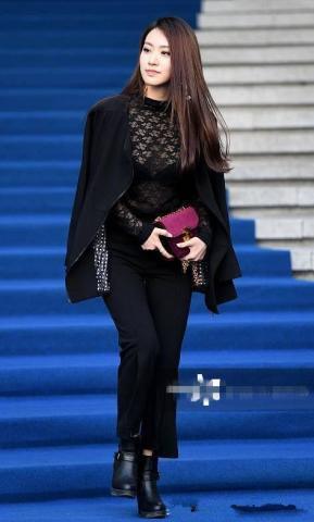 韩剧都是骗人的!女星连衣服都在抢戏,现实中却让人扎心!