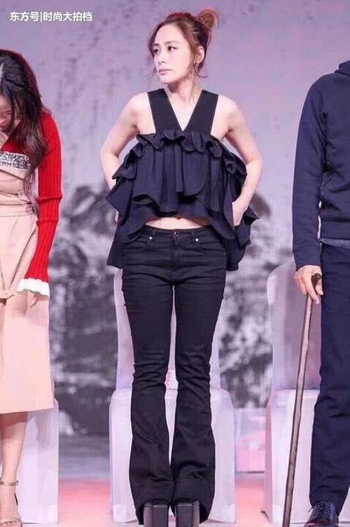 37阿娇回春了！下半身这条裤子打脸黑历史，网友：美得不可方物