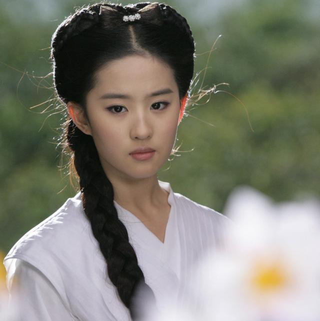 31岁的刘亦菲厉害了!瘦了20斤不止,网友:“神仙姐姐”又回来了