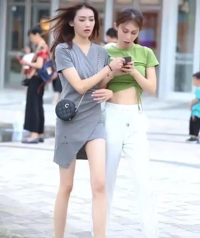  穿着|“不抢风头”闺蜜穿搭:一个温柔大方,一个清新甜美,超级吸睛!