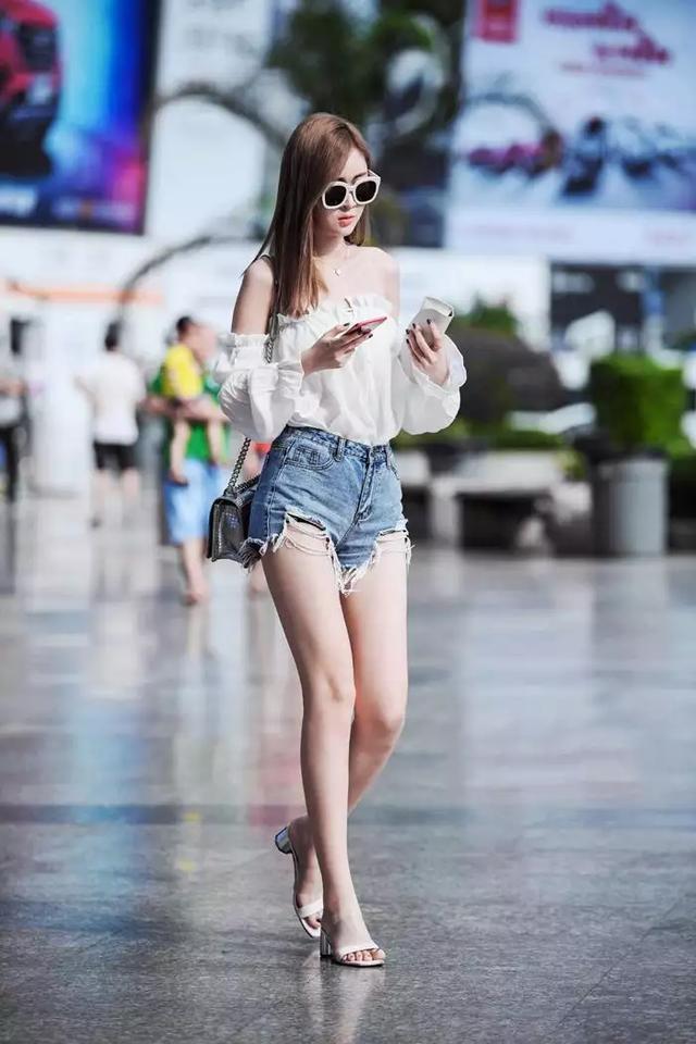 美女小姐姐清新大方肤白貌美，让人喜欢啊！