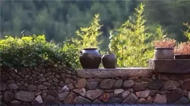  #新房#为什么很多人离开了农村，还要在老家盖一栋新房？