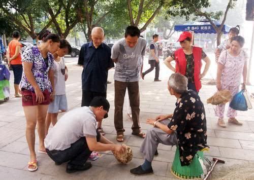 农民注意：路边上看到这几样东西，能看不要买，很多农民都吃了亏