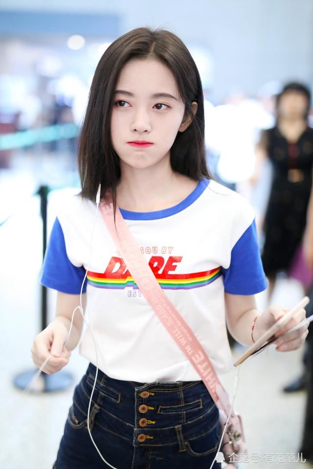 鞠婧祎的短裤这么紧，还能4颗扣子全系上，网友：76斤不是白瘦的