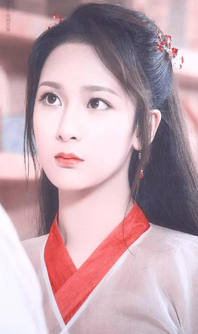 杨紫撞衫张雪迎,才相差2cm,差别有点大!网友:秦俊杰瞎了吧