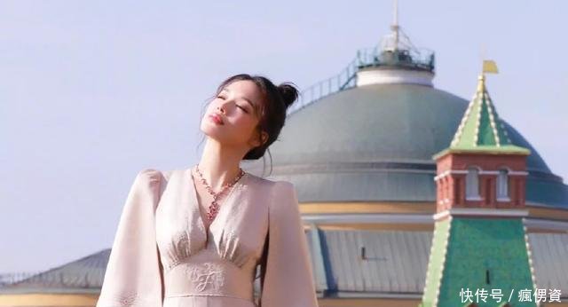 42岁舒淇要逆天穿深V扎丸子头似少女，然而身穿星空裙才叫惊艳