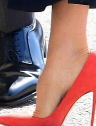 为什么明星们都爱穿高跟鞋? 网友: “恨天高”了解一下?