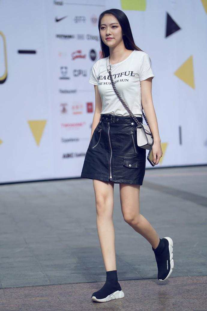 重庆街拍, 如果太会穿搭也是一种错, 你愿意大错特错吗?