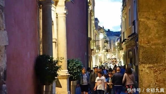 为什么中国的旅游景区几乎都收门票，而外国的旅游景区几乎不收？