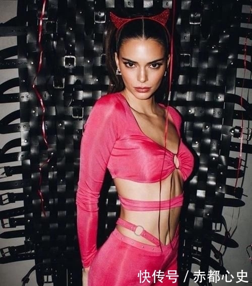 『Jenner』超模Kendall Jenner再现魔鬼身材!穿粉色连体衣超诱惑,太美了