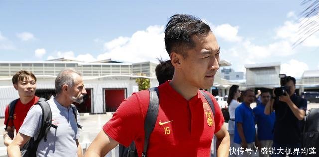 国足抵达马尔代夫 乘坐交通快艇前往下榻酒店