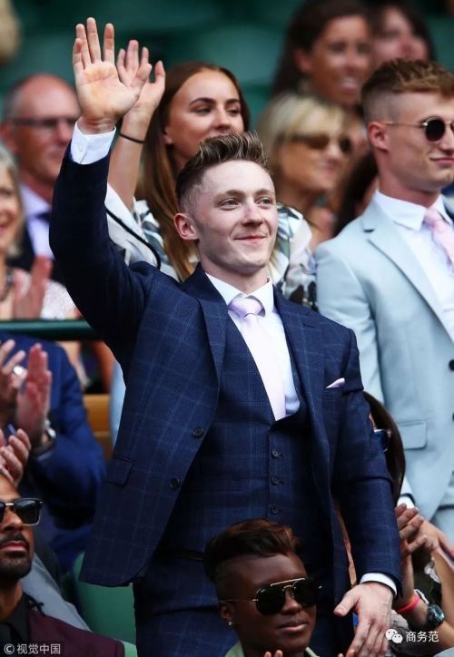 大咖名媛齐聚温网，抖森、卷福等英伦男神，穿衣甩新F4几十条街…