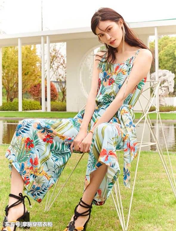 解析维密天使穿搭，兼具天使面孔和魔鬼身材，如何演绎时尚高度?